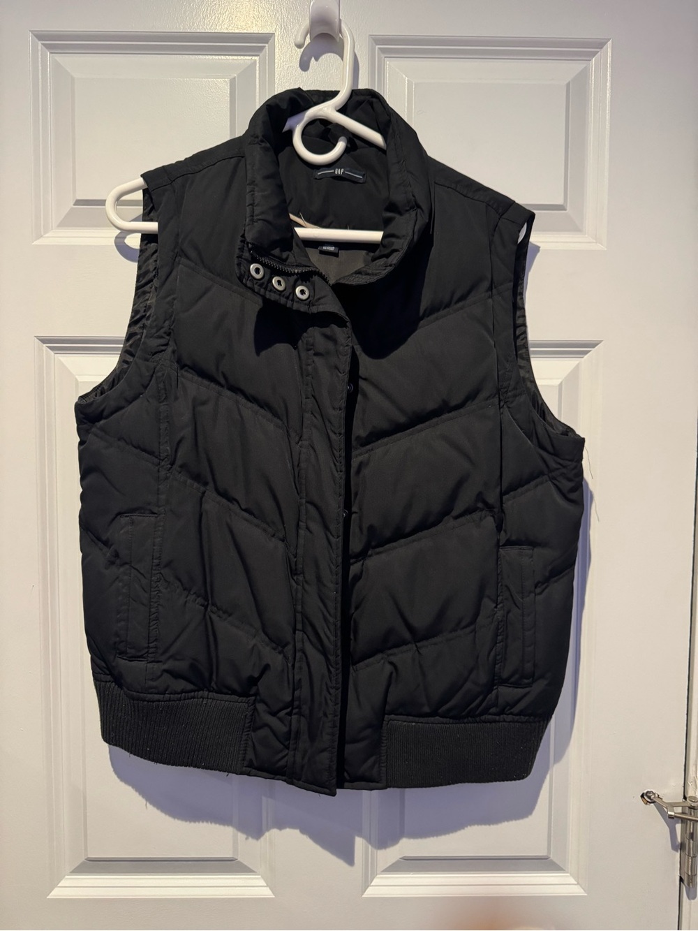 GAP Black Quilted Puffer Vest with Ribbed Hem Women Large